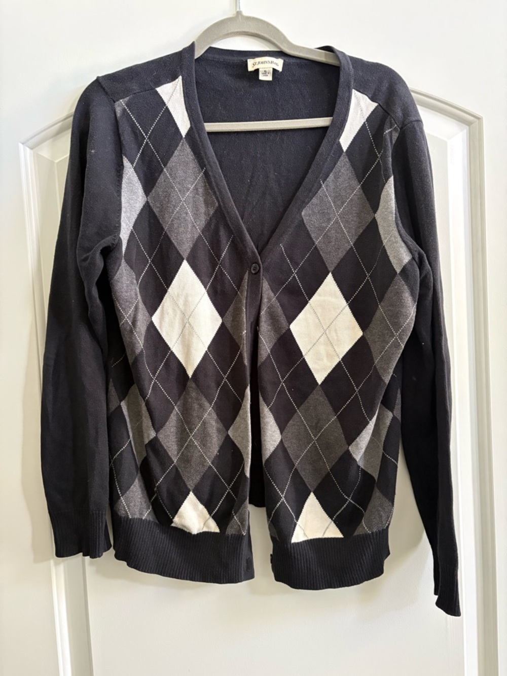 Women's Black & Gray Argyle V-Neck Cardigan